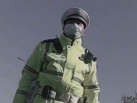 11月15日(发布),北京,#骑摩托奔丧超车被拦的大哥已找到那位报备放行的民警,“非常感谢他,锦旗都备好了”(来源:@北京金盼达安全驾驶培训 )#温暖治愈 #交警为奔丧男子报备放行