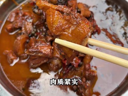 散养两年的黑腿老母鸡,肉质紧实、汤汁粘稠,炖汤、炒着吃都很, 好吃#黑腿老母鸡 #老母鸡 #溜达鸡 #农家土鸡 #分享家乡美食