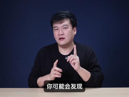M5 MacBook Air :AI 时代的静音轻薄天花板✨ 核心结论先给:这代反而更值,13 英寸起步价8499 元,但全系存储直接 512GB 起步,对刚需用户太友好。外观没变,但里子全是生产力。苹果这次还在M5芯片里塞进了全新 Neural Accelerator 神经加速器,官方数据:AI 性能是 M4 的 4 倍、M1 的 9.5 倍。老 Intel / M1 用户,这代可以直接冲!