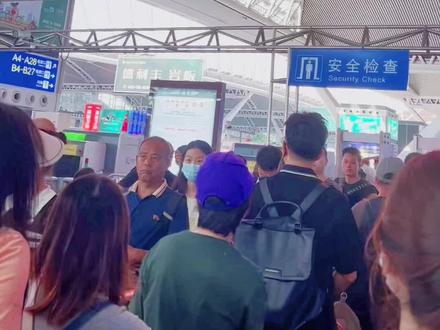 这是一个线路图,从广州南站坐高铁到深圳北站,然后坐地铁5号线转12号线到达太子湾地铁站,从A出口出来就可以看见蛇口邮轮中心了。有需要坐船的朋友可以留意一下这个线路。#生活vlog日常记录 #旅行vlog