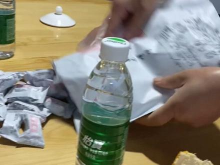 临时说起便试着找寻,没想到还真找到了桃子姐的家,唐突而至本是打扰,但桃子姐一家人都超级热情,真的是实力宠粉感动