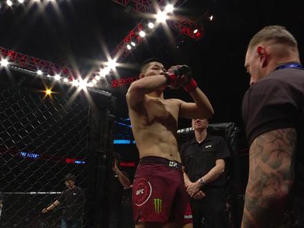 可以被打倒,但不能被打垮!胜负之间,拼的就是一口气!#李景亮vs奇马耶夫