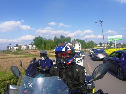 岳池苟角的油菜花确实漂亮,建议大家错峰出行,避免扎堆,拍出来的照片全是人头#油菜花的季节 #记录骑行途中的风景 #享受自由骑行 #一张图证明你去过的地方