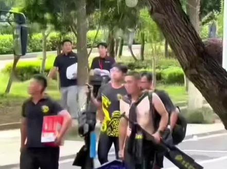 一程山水,一程相逢,一程相伴,一程相送;来日皆可期,就此别过;莫问归期,山高水长,我们江湖再见!#南海九江龙舟队#麻阳龙舟#麻阳龙舟赛