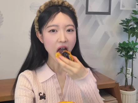 简单省事的懒人减肥法,每天跟卫健委做一道减脂餐之红薯蓝莓蛋挞 #减脂餐 #红薯蛋挞 #低卡甜品 #懒人减肥 #卫健委减肥食谱