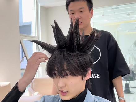 潮流先锋😂小哥哥有点社交症#海胆头#男士发型 #太原阿辉#太原男士发型 #太原剪发 #太原发型设计 #太原发型师阿辉 #太原染发