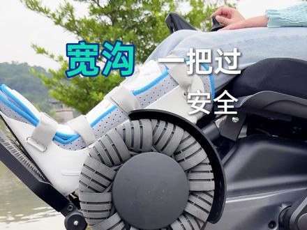 跨宽沟、爬楼、过坎、越障、爬坡、升降、前倾后仰,实力不靠吹 #XSTO小神童创新 #具身移动机器人 #载人爬楼机 #自平衡爬楼机 #爬楼车