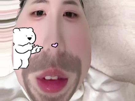 不是因为遇见谁才导致他变成这样,而是他原本就是如此,恰好在节目里高山流水遇知音,牡丹花下死做鬼也风流哈哈哈。#日落时分爱上你 #艺术成分很高