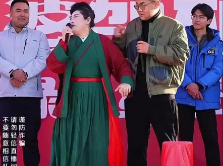 你的缘分干娘做主,大年初一盐城大纵湖交友现场,就问你明天来不来?😂#开封干娘 #王婆说媒现场火爆 #盐城大纵湖