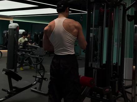 真正努力的人更知道天赋的重要性#减肥 #瘦子增肌 #新手健身