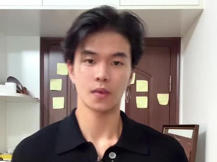 我是怎么塞衣服的? 想直接看教程的可以拖到01:25,我还是比较建议知道为什么要塞,什么衣服适合塞比较好。
#穿搭公式大揭秘 #下雨天松弛感穿搭 #预热夏日生命力穿搭 #不用力也能穿出质感的减法穿搭 #fyp