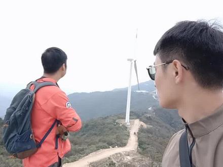 国庆节自驾穿越牛草山#登上山顶看美景 #云雾缭绕人间仙境 #一起享受大自然的美