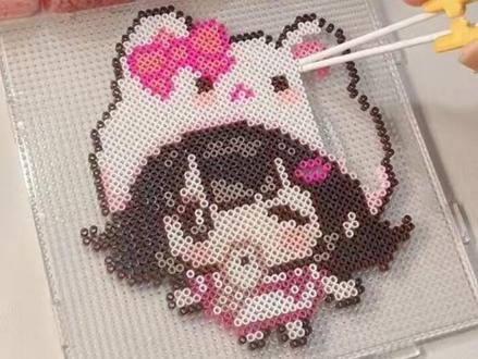 古早萌妹拼豆!!!
#拼豆 #拼豆图纸 #拼豆教程 #烫豆教程#古早萌妹 @抖音小助手 @抖音创作小助手