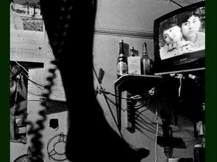 摄影大师丨玛格南的华裔摄影师。📷摄影大师都在拍什么?177期 张乾琦( zhāng qián qí)玛格南华裔摄影师,关注社会边缘群体,作品具有强烈的黑白影像风格。
✍️学习摄影技巧、提升审美能力、激发无限创意。 ❤欢迎关注《摄影大师都在拍什么?》,🚩300期全球摄影大师们的杰出作品赏析。
⚠️视频中所使用的摄影图片均来源于网络资源,版权归原作者所有。本视频中图片的使用仅限于学习和分享目的,不涉及任何商业用途。
⚠️视频仅展示摄影师部分作品,且画质、色彩、影调无法呈现原作细节,编辑顺序亦有调整。若您对某位摄影师感兴趣,建议进一步了解或购买其画册欣赏。
#摄影大师 #摄影灵感 #摄影审美 #摄影提升 #摄影史 #摄影艺术 #纪实摄影 #街头摄影 #张乾琦