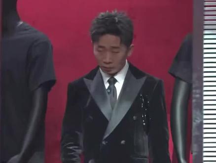 杨迪1:1复刻张凌赫走秀,真的好怕迪哥被绊倒 #张凌赫 #杨迪 #张凌赫进行曲 #你好星期六 #搞笑