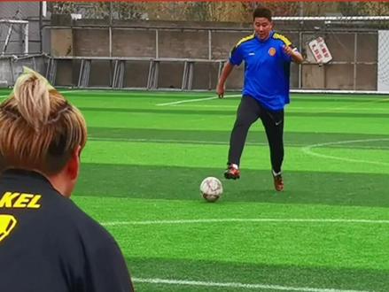 单刀球其实也不是那么好处理的 #足球技巧 #中国足球 #唯有足球不可辜负