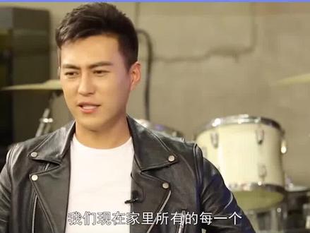 45岁靳东再次传出好消息!评论区瞬间炸开了锅,网友:恭喜恭喜!