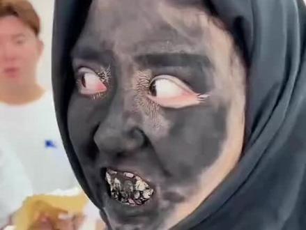 #dou+上热门 憋笑比赛#笑到肚子疼 #憋笑挑战