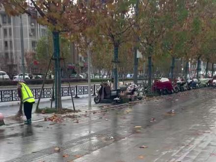 《秋雨里的奉献之歌》 约550字符数 四年级作文素材 小学生作文范文 五年级作文 描写六年级难忘的事 中考作文 写作技巧#小学作文#创作灵感#作文素材 #作文#真实生活分享计划