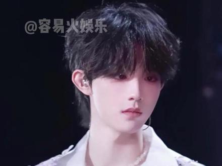 #苏新皓新歌浪漫告白 把粉丝当成全世界最伟大的听众,这种双向奔赴的爱,真的太戳人了~ #苏新皓