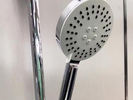 不会拆花洒的看这里,30秒教你如何拆掉家里的旧花洒#抖音好物年货节 #花洒 #卫生间装修 #水龙头花洒