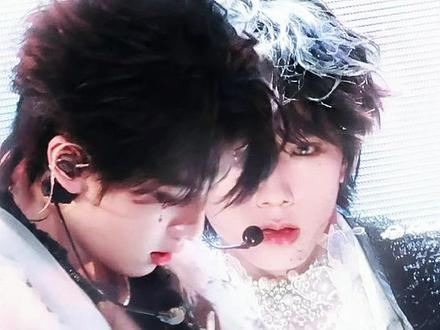 ryzz看看得了 出楼谁给谁做配还指不定 哭多少条热搜都没用各凭本事 借表弟的名言:“助你俩星途璀璨”#橹穆 #演唱会 #cp #纯爱 #暗恋