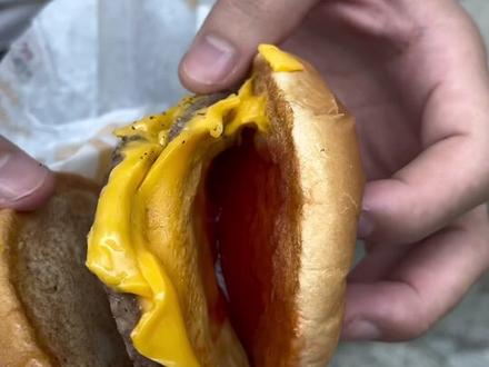 你们要的麦当劳新品“高达双层吉士堡”测评(这波热度再不蹭😅蹭不上了)#麦当劳 #小李有点饿 #汉堡