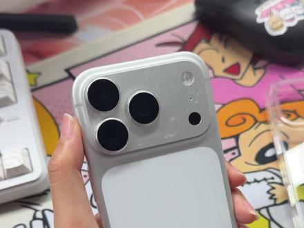 球球苹果18不要再做铝合金边框了好吗?真的太脆弱了 #iPhone17pro #数码科技 #iPhone18 #钢化膜 #手机壳
