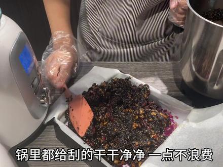 胖东来五谷磨房的现熬阿胶糕,周末胖东来人也太多了🥲#胖东来阿胶糕 #胖东来 #胖东来的一些小细节 #生活vlog