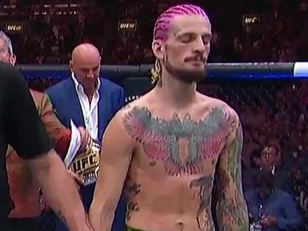 “蜜糖”的拳头,真的做到了!#奥马利TKO斯特林夺冠 #UFC292