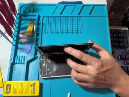 #摩托罗拉手机XT1799-2拆机更换电池。#石棉县张三哥简单的手机维修