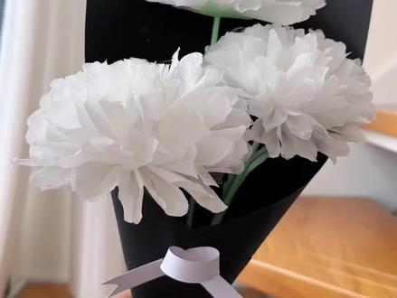 清明节快到了!用纸巾做一朵小白花寄托思念缅怀先烈,致敬英雄! #清明节缅怀先烈 #祭祀花束 #纸巾花手工 #清明节花束#有趣的儿童手工作品