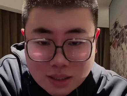 关于赛鱼,大家可以去看小红书的八仙子团综第二季#八仙子 #吕严 #张兴朝