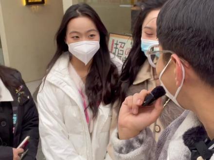 你们的生活都这么精彩?#全民抖包袱 #这是一种很新的采访 #街头采访