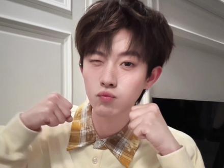 亲爱的 不要生气啦🥺#亲爱的别生气了#手势舞教程#变装