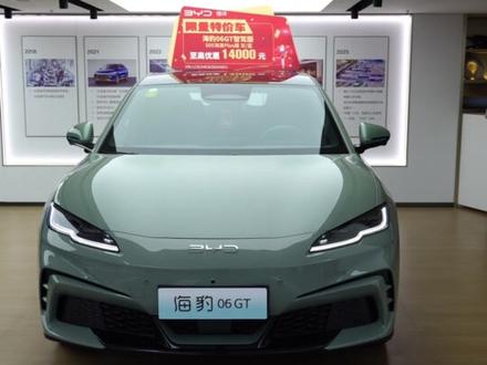 #海洋新春焕新季 #比亚迪第二代刀片电池来了 #闪充时代告别等待 #海豹06GT 新款的海豹06GT更加小钢炮了,买新买旧,各位怎么选