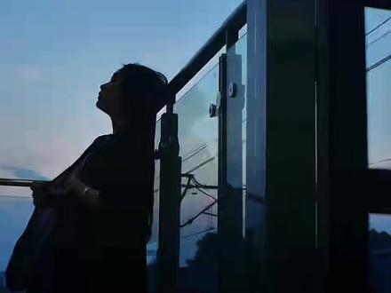 “怎么不累呢 一个人没有靠山 没有避风港 没有精神支柱,更没有替我撑腰的人...”#音乐MV共创计划 #生而为人