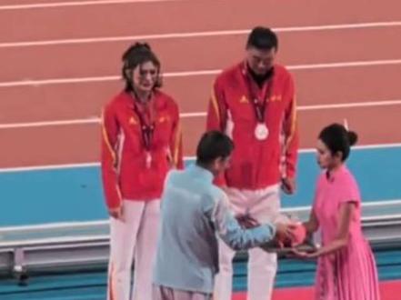 全运会女子100米栏颁奖仪式