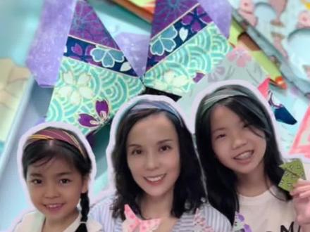 女儿宅家看书没有书签?!妈妈立刻做了1、2、3、4…个,看看你们喜欢哪个?有手就会,你们也来试试呢?#手工diy #书签 #神仙妈妈 #母女日常 #折纸 @DOU+小助手 @DOU+上热门