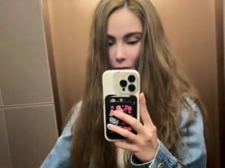 周杰伦老婆户外昆凌打高尔夫#周同学 #昆凌入驻抖音#星动营业中 #幕后星鲜事