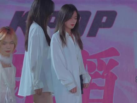 又光脚跳舞了,圆梦满月 #翻跳 #随机舞蹈 #kpop #操场上从来不缺舞者