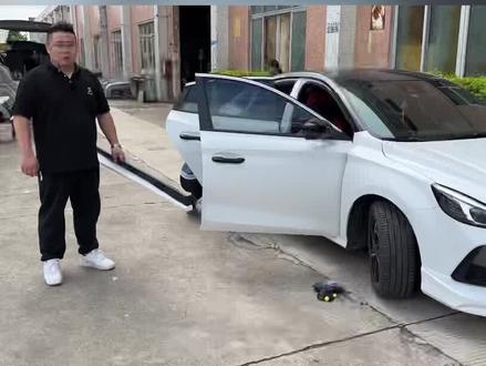 #每天一个用车知识 #名爵5 #厚片吸塑 大家来看看名爵5装EFG款的侧裙的安装详解,有几个点是需要多留意@企业号电商助手