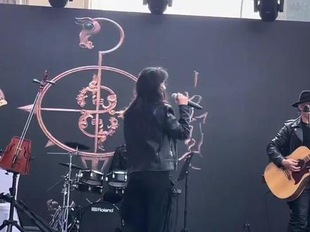 蒙语版的《喜欢你》你听过嘛~
#现场版live #前奏一响拾起多少人的回忆 #一开口就是全场大合唱 #经典老歌 #演出现场