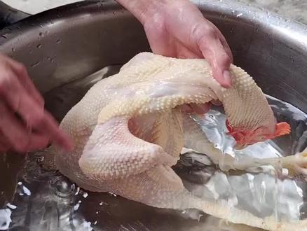 看看我是怎么开鸡肚取出内脏的,我可是老手@DOU+小助手