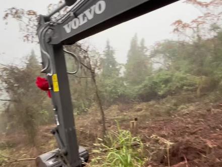 脑阔差点遭门挤了#记录在工地上的日子 #工地日记 #挖机男孩