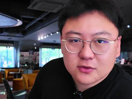 逮到莲花工程师,问出V8大秘密! 还想知道啥问题?打在评论区!#莲花跑车#Type135#V8#跑车