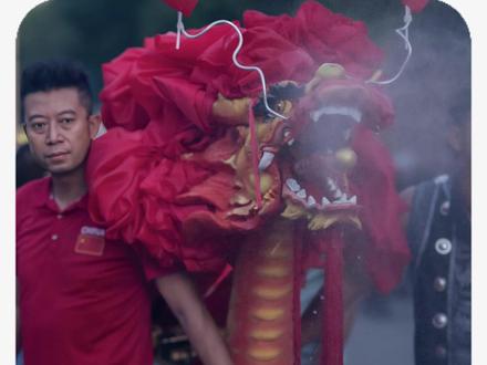 为什么麻阳龙舟经过的岸边,总能看到许多老人在等待