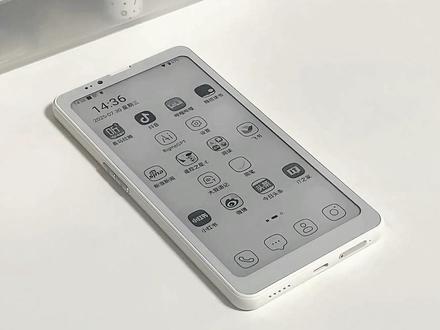 我的护眼新体验—神奇的墨水屏智能手机 体验了半个多月的墨水屏智能手机,说实话这台hibreak pro墨水屏手机,确实是给我一个比较新奇的体验。以前总觉得墨水屏嘛,就是个阅读器看看书看看漫画就够了,但没想到还能当备用机使,于是用着用着真的是爱上了!!对于高度近视的我来说,护眼的电子产品只要从我身边路过,我一定高低会看一眼。但至于好不好用,那就得靠自己深度体验了。这款手机,我个人是觉得优点大于缺点。尽管它流畅度、清晰度没有主流智能手机高。但我需要它护眼,那它就别干别的(当然要是有品牌,可以制作一个又能护眼又能娱乐的机器,我一定第一个购买!!!)最后每款产品都有优缺点,我个人认为只要根据你的需求选购。大概率是不会踩雷,而且还会爱不释手~ok关于这台机器的详细体验,都放到视频里啦!视频很长但都是自己的真实体验~希望能对你有所帮助~
#Bigme大我 #墨水屏手机 #hibreakpro #墨水屏 #护眼手机