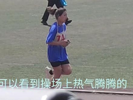 你总要在大学参加一次校运动会的3000米,去吹吹操场最热的风,感受一下少年们的热血沸腾吧#运动会 #校运会 #运动使人快乐 #田径 #体育精神 @DOU+小助手