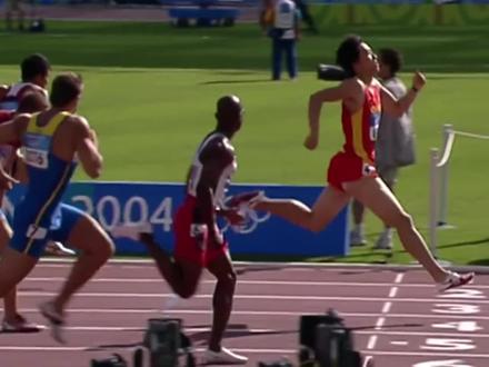 2004年雅典奥运会!这一位黑头发黄皮肤的中国🇨🇳人成为了世界飞人#田径 #体育精神 #短跑 #跨栏 #刘翔